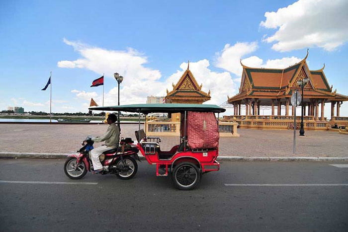 guide voyage phnom penh tuk tuk